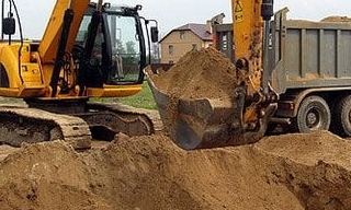 Выкопать яму экскаватором в Нерюнгри от 935 руб. - 2Землекопа-Нрю 